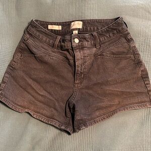 Universal thread vintage midi size 6/28 denim shorts. Black.